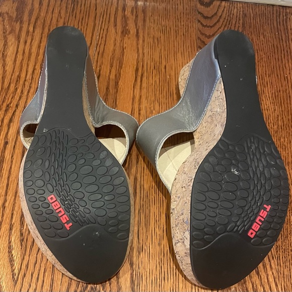 Brand new silver leather sandal - Picture 3 of 4